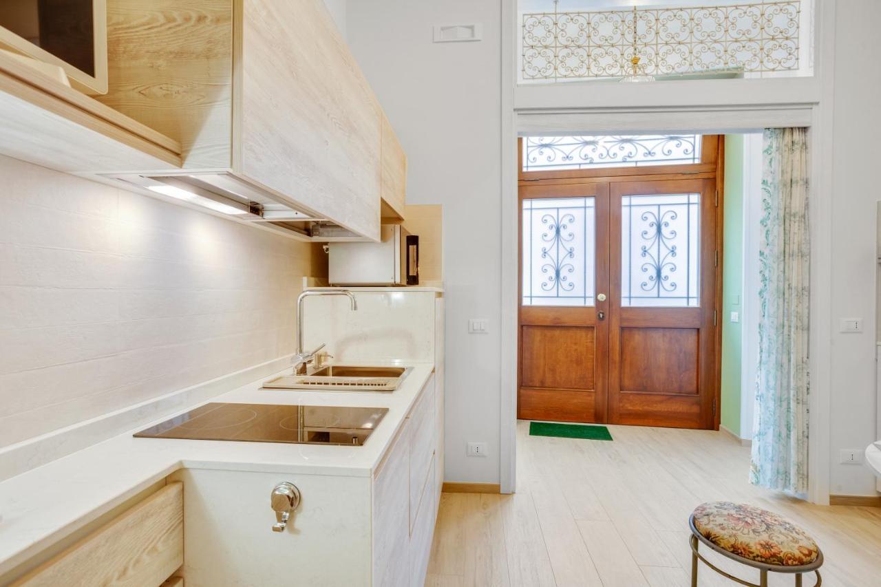 Madame Bari' Suite Apt In The Heart Of Bari Extérieur photo