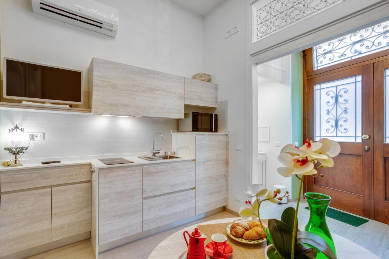 Madame Bari' Suite Apt In The Heart Of Bari Extérieur photo