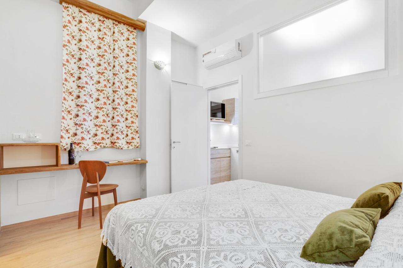 Madame Bari' Suite Apt In The Heart Of Bari Extérieur photo