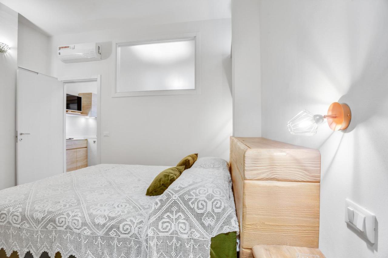 Madame Bari' Suite Apt In The Heart Of Bari Extérieur photo
