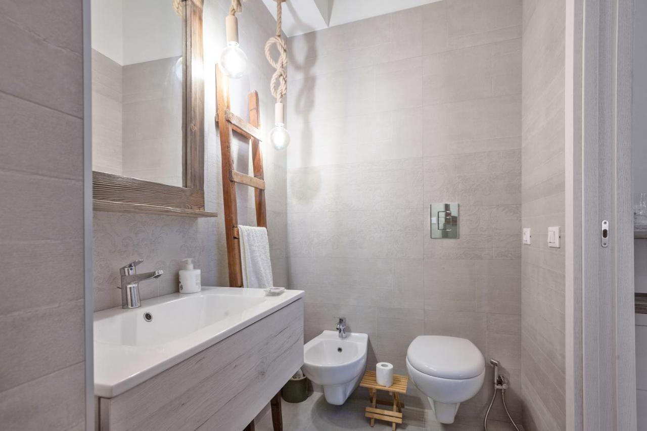 Madame Bari' Suite Apt In The Heart Of Bari Extérieur photo